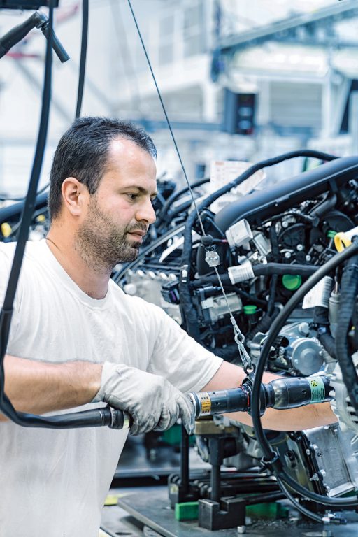 Petr Barták (34) from Nové Město nad Metují is an operator in engine pre- assembly. He has been at ŠKODA for eight years.  For him, “speed, quality, precision and reliability”  are what makes working  for the brand so special.  2015 was a year of growth  for the Kvasiny plant.