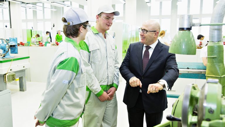 Investice do budoucnosti: Otevření nového CNC-centra na Středním odborném učilišti ŠKODA AUTO