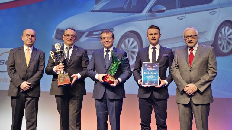 ŠKODA Superb je Autem roku 2016 v České republice