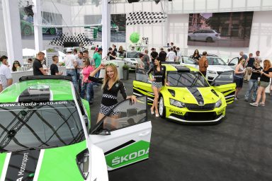 Pět sportovců ŠKODA na srazu GTI u jezera Wörthersee