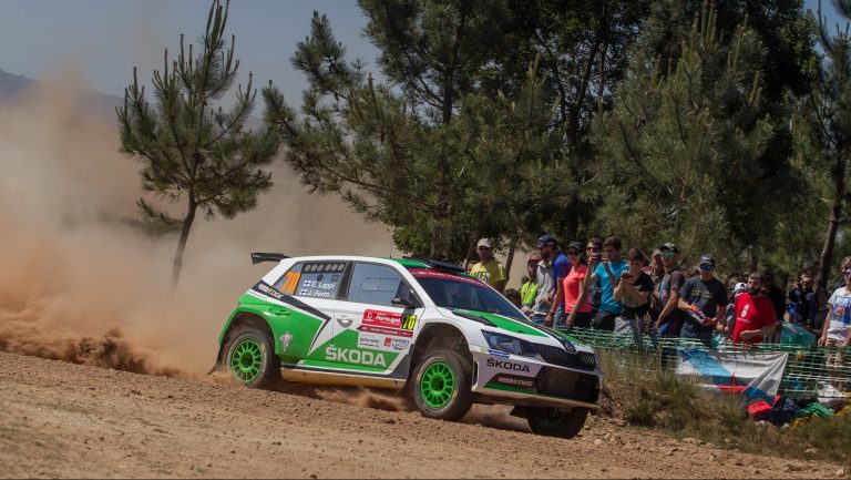 ŠKODA duos on track to finish on the podium in the Fabia R5 at the Rally de Portugal