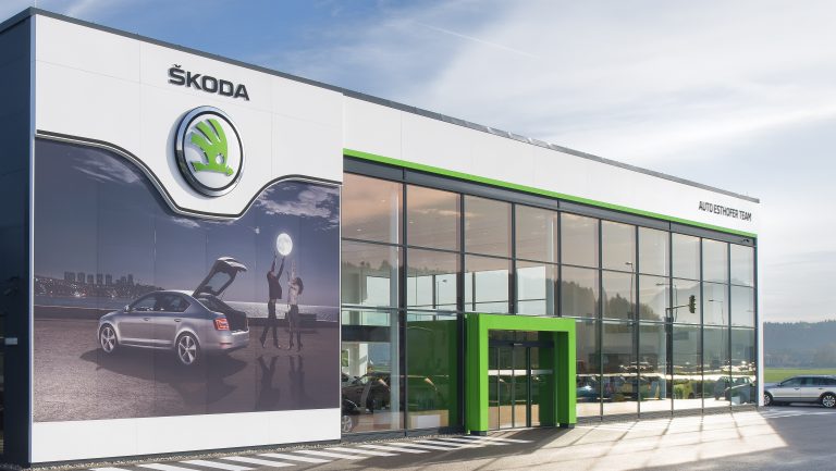 Weltweite Erfolgsgeschichte: 2.000ster ŠKODA Händler im neuen Corporate Design