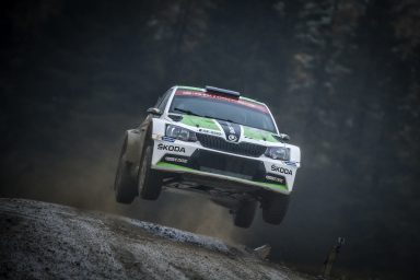 Tovární jezdec značky ŠKODA Lappi vyhrál Britskou rally a udržel si šanci na titul ve WRC 2