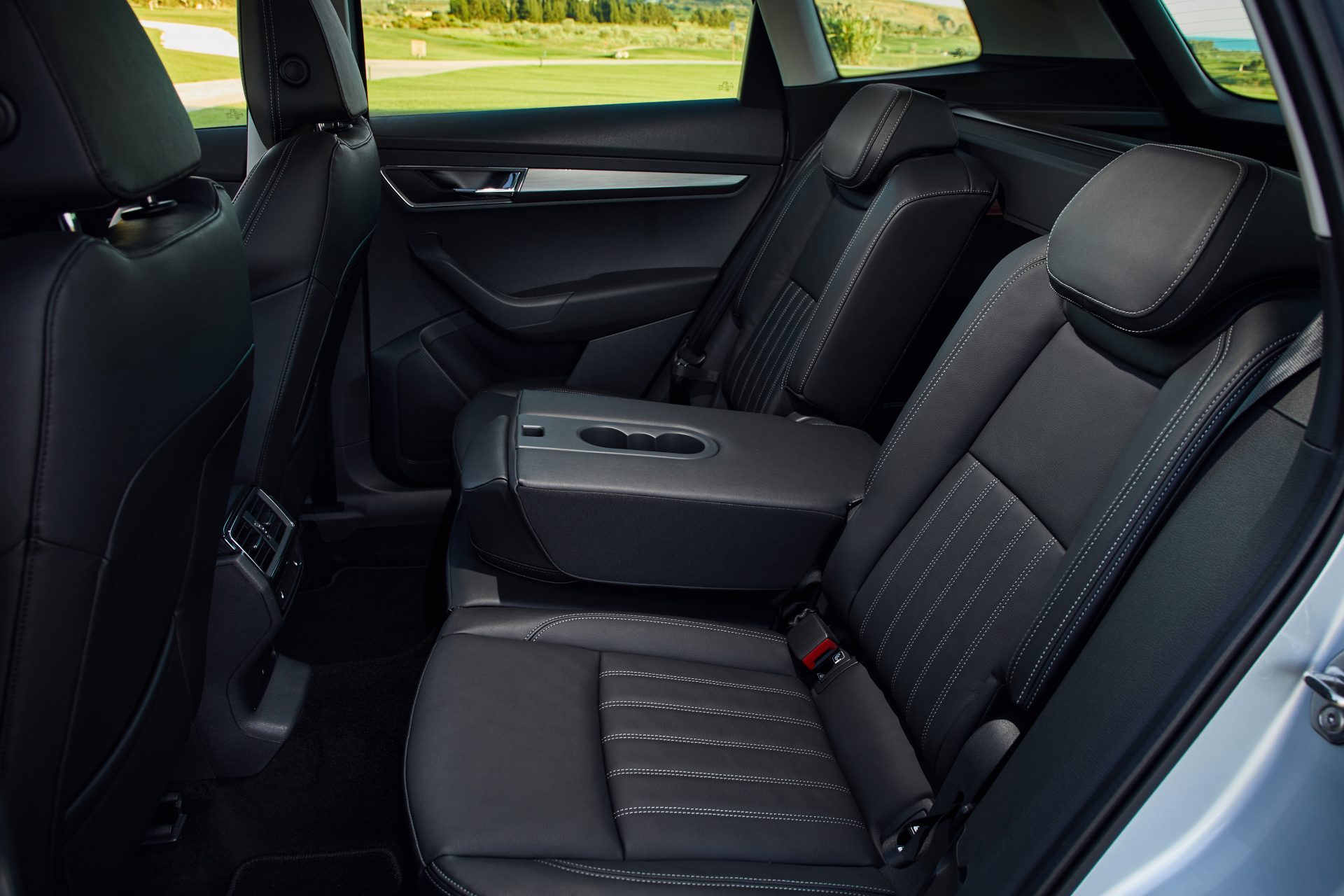 Skoda Karoq Interior: Measuring Up For American Families. - zivrpni