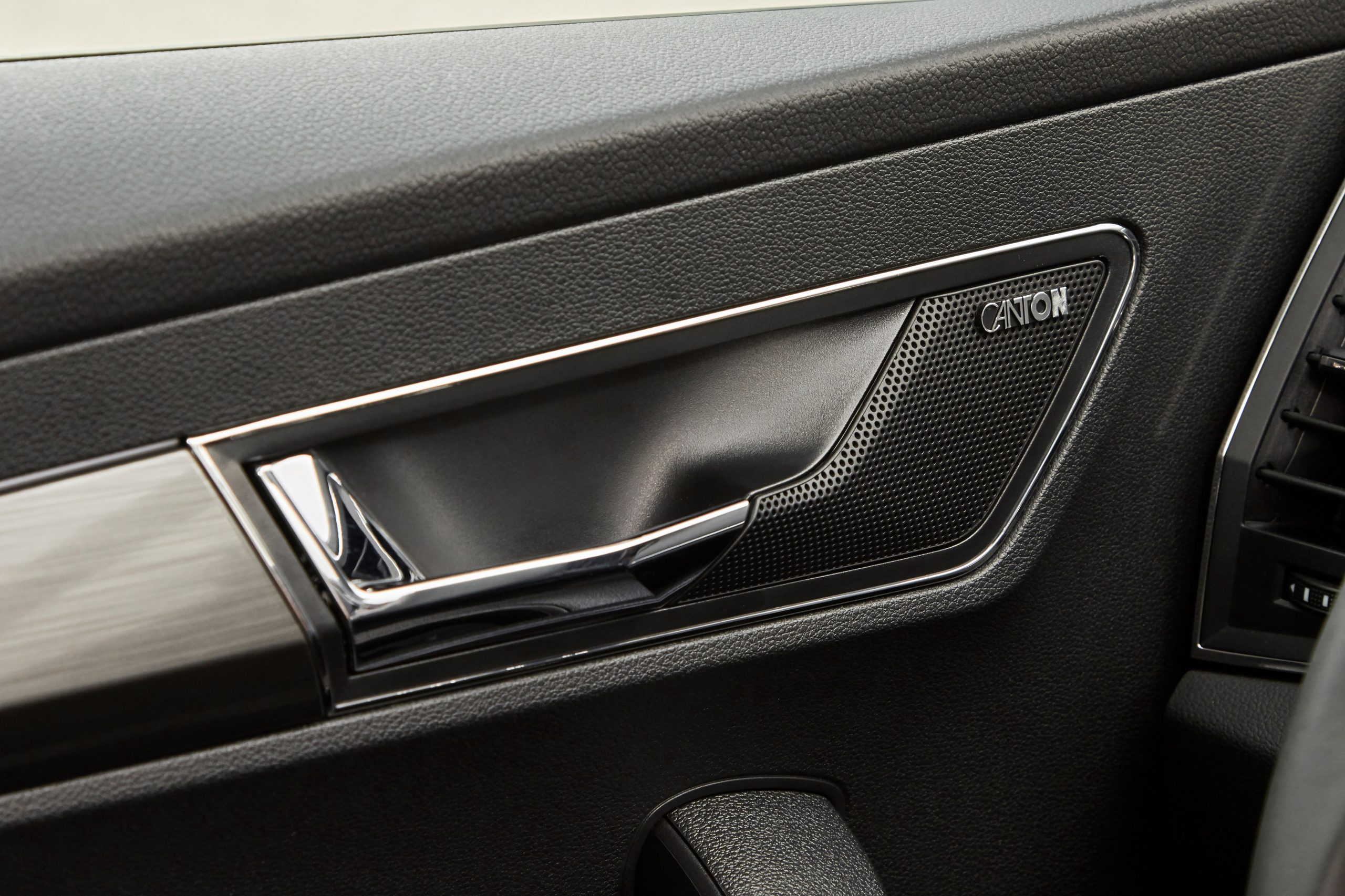 The Interior Of The Skoda Karoq Moon White Metallic Will Blow You Away! - 2t5urkm