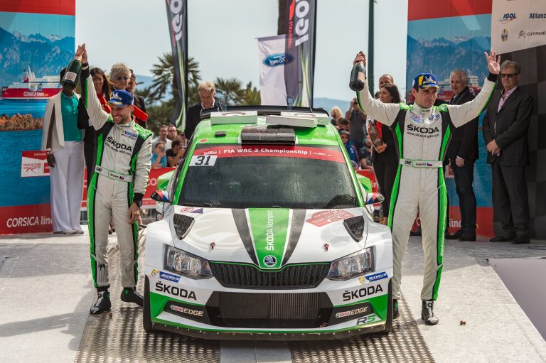 Jan Kopecký und ŠKODA mit überlegenem Sieg in der WRC 2-Kategorie bei der Rallye Korsika