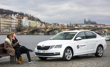 ŠKODA AUTO signs agreement on development of urban mobility services