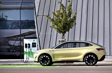 ŠKO-ENERGO a ŠKODA AUTO uvádí v Mladé Boleslavi do provozu rychlonabíjecí stanici pro elektromobily