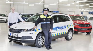 Nová ŠKODA KAROQ ve službách Městské policie v Rychnově nad Kněžnou