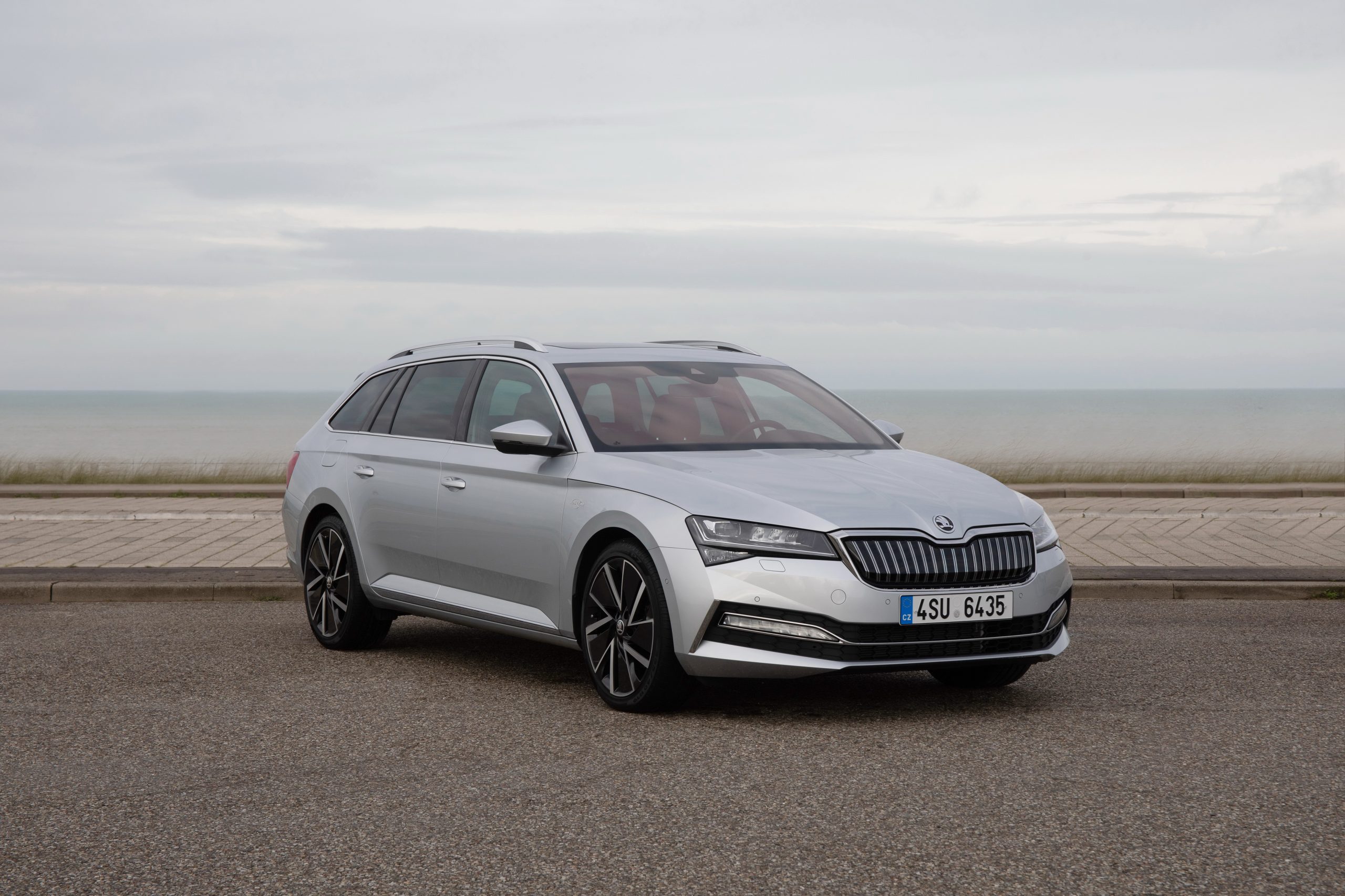 Elektro Revolution Im Kombi Segment? Der Škoda Superb Combi Iv Im Vergleich - e0pux07