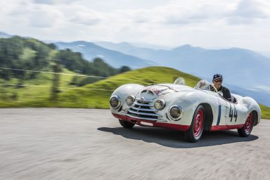 Německá závodní legenda Hans-Joachim Stuck a ŠKODA Sport