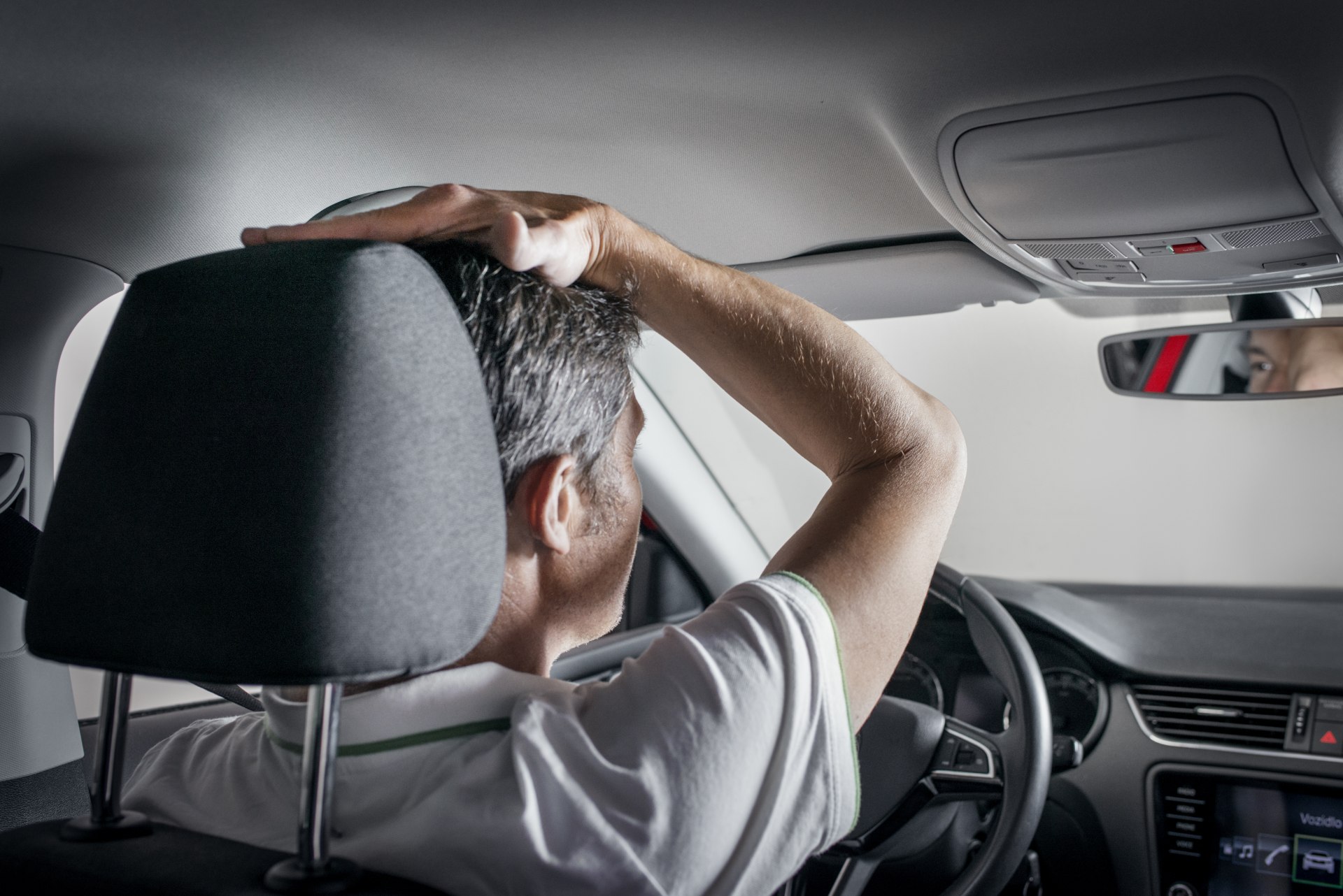 Correct positioning of the headrest. Škoda Storyboard