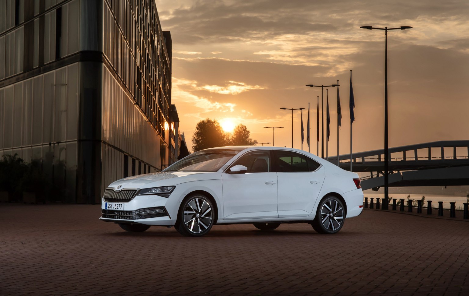 ŠKODA SUPERB iV: Reichweite, Ausstattung und Details - Škoda Storyboard