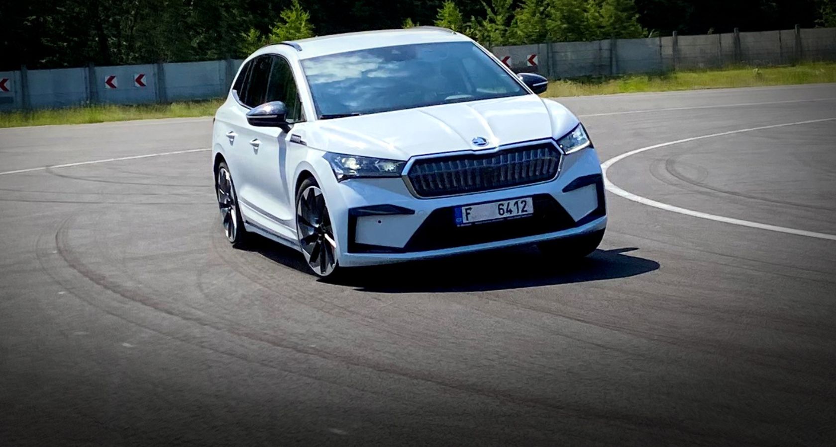 ŠKODA Sportfahrwerk und Adaptive Fahrwerksregelung DCC - ŠKODA Storyboard