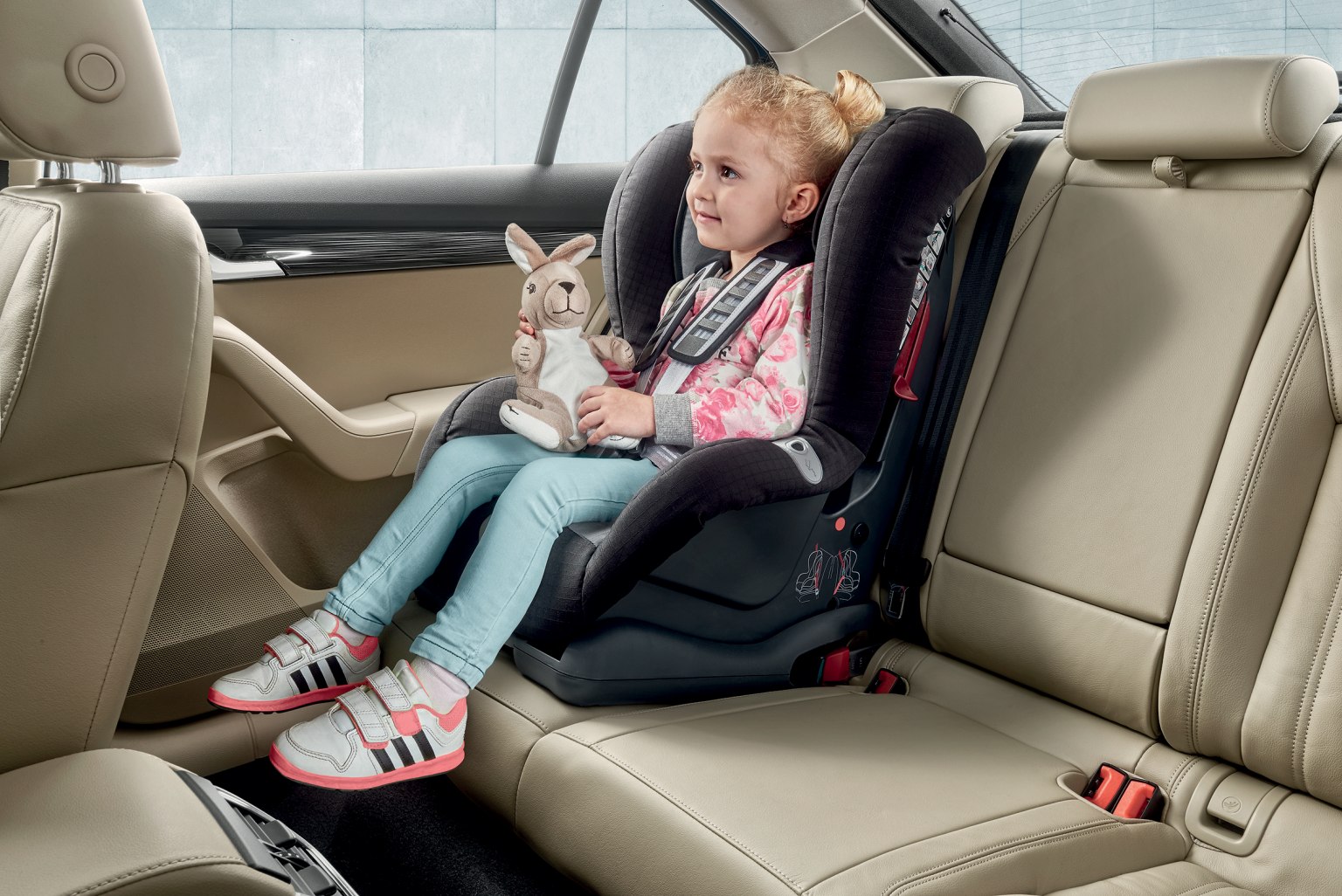 Isofix und Top Tether Babyschalen und Kindersitze sicher in Ihrem Škoda befestigen Škoda