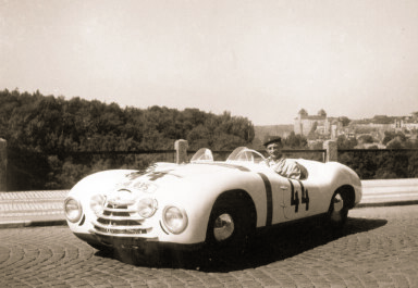 Václav Bobek st. za volantem modelu Škoda Sport