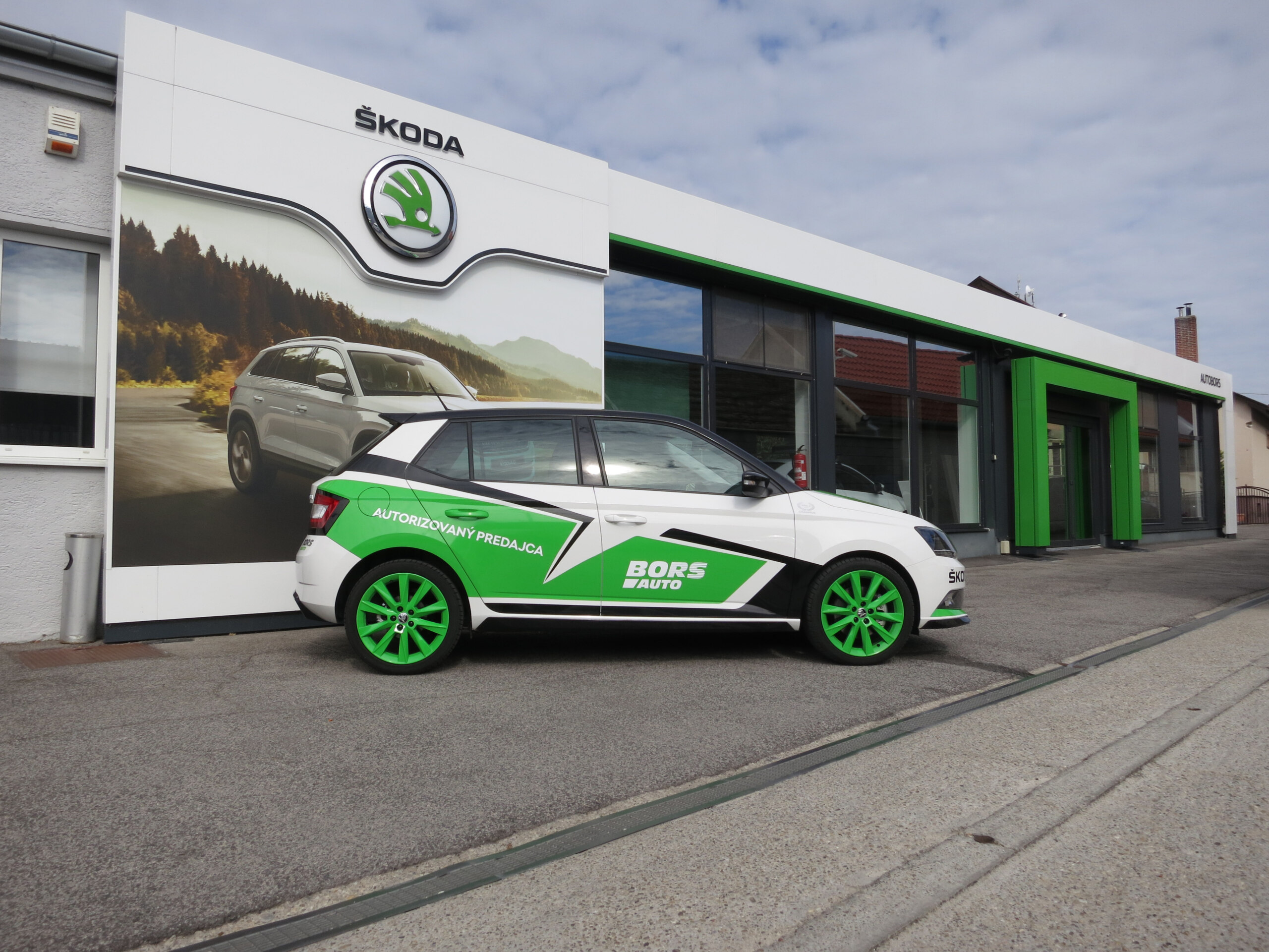 Nové autá značky Škoda sa dajú úspešne predávať a servisovať aj na ...