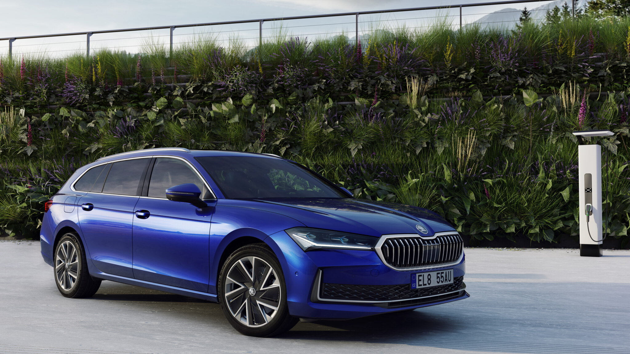 Evolution Plug In Powertrains: Six engine variants, premiere of mild hybrid technology ...