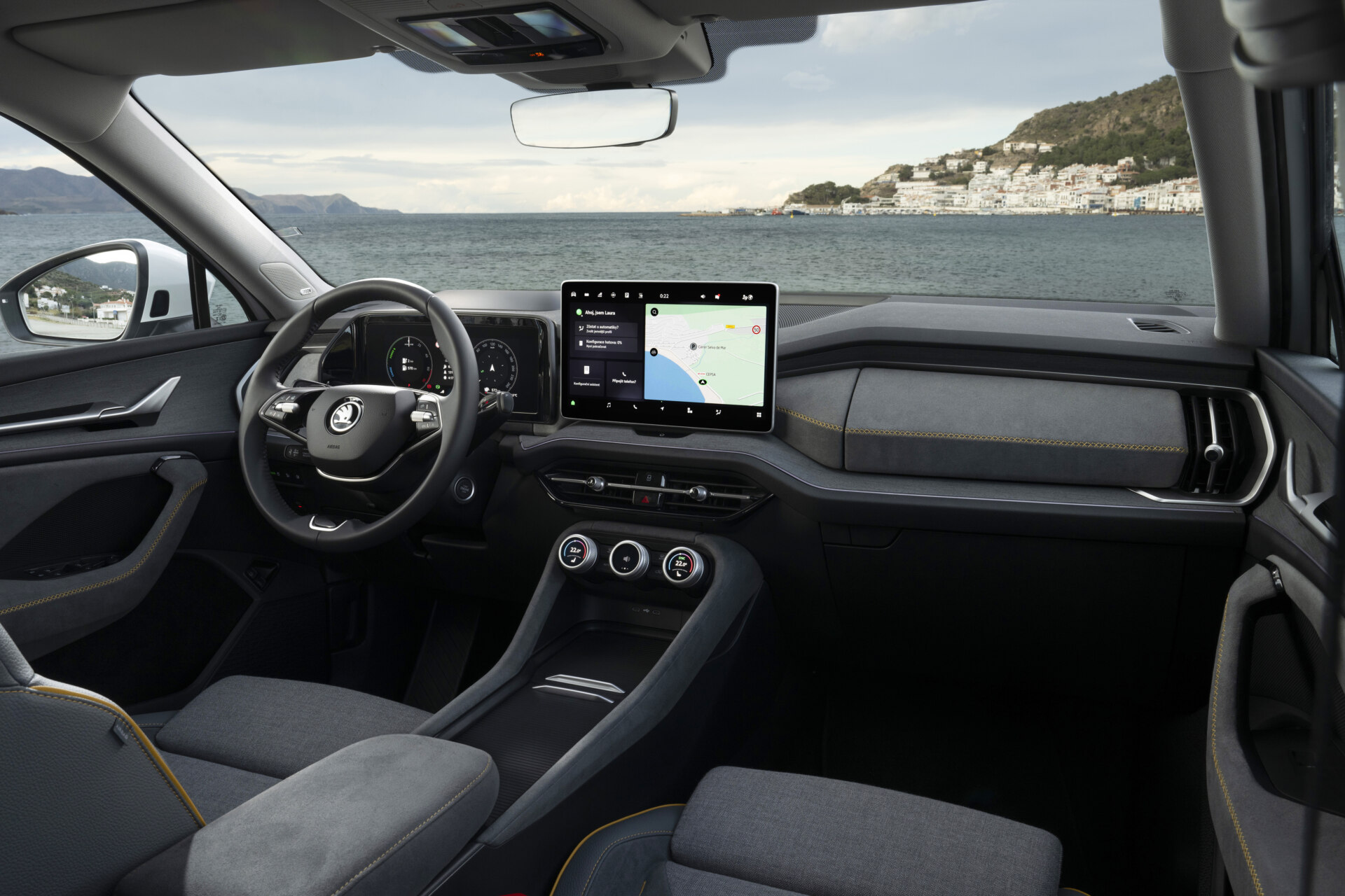 Interior: Combining a spacious design and innovative controls with ...