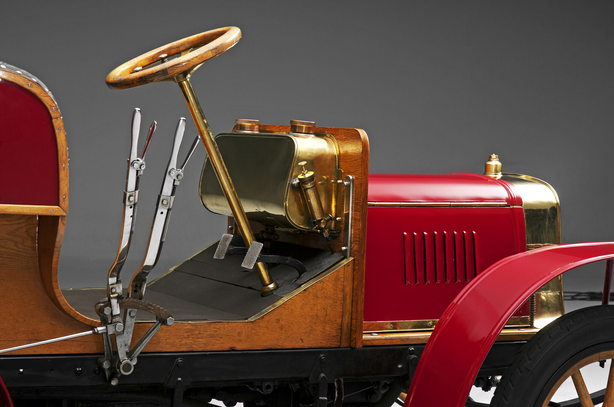 Practical and ergonomic. Why the gear selector is being repositioned ...