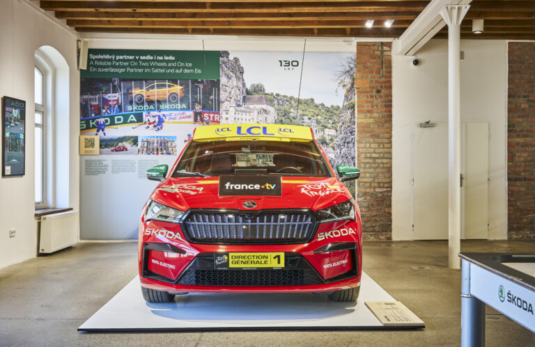 Škoda Enyaq z roku 2004 modifikovaná pre riaditeľa Tour de France