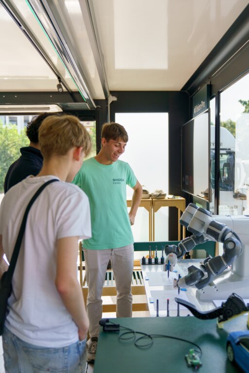 Mobilní laboratoř Škoda EDU.Lab podpořila technické vzdělávání a projekt Maker Akademie