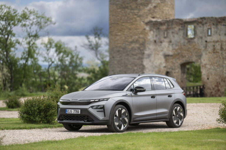 Limitovaná edice 130 vozů Škoda Elroq RS v exkluzivní barvě na počest 130. výročí