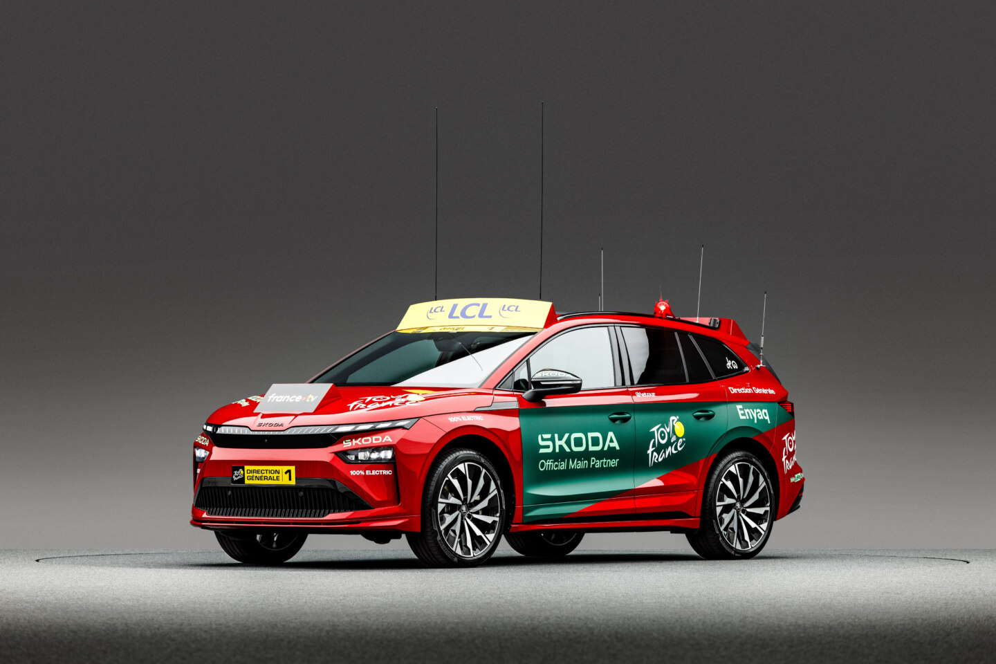Škoda Auto podržava Tour de France Femmes avec Zwift kao glavni partner, obezbeđujući flotu električnih vozila