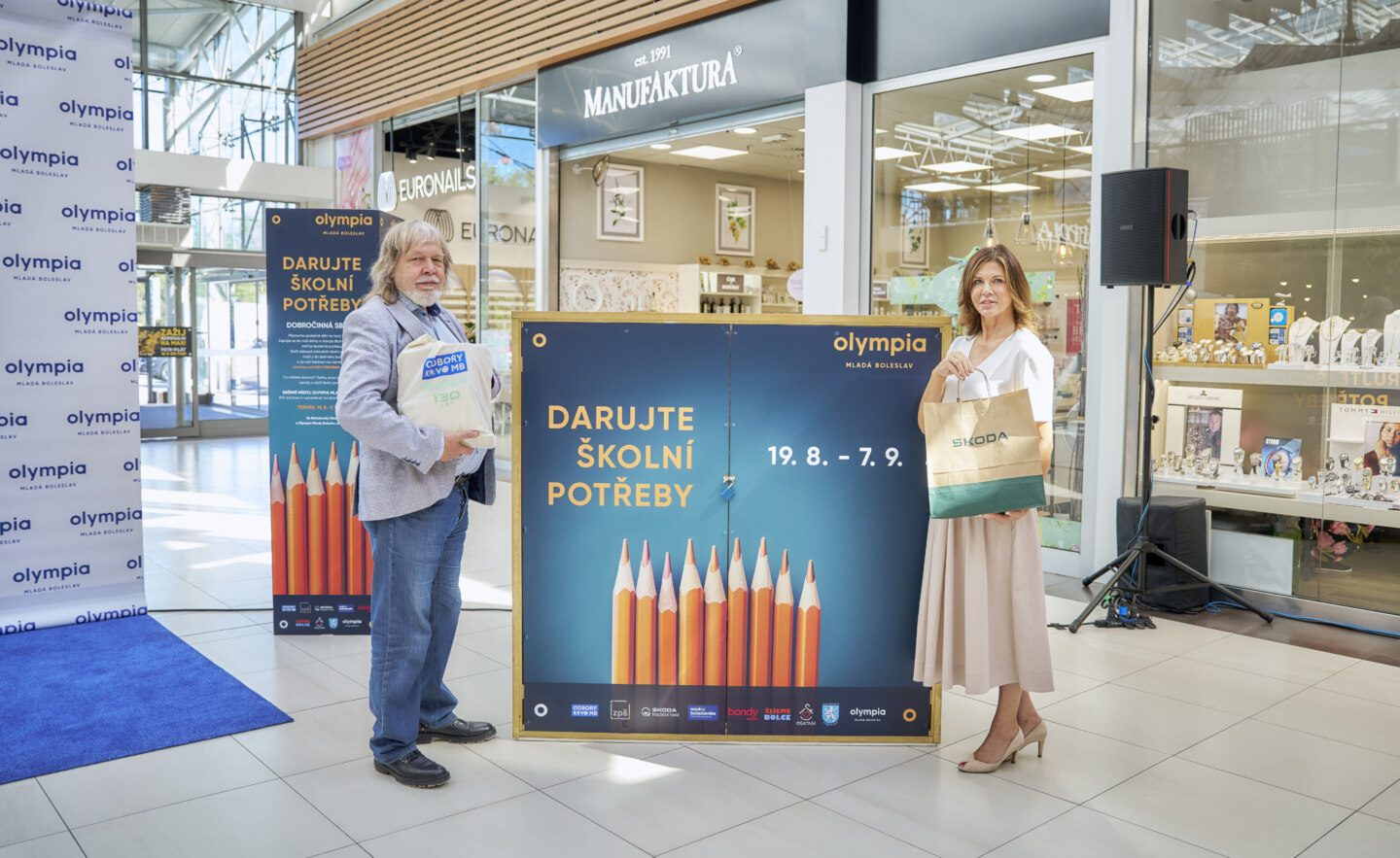 Škoda Auto a Odbory KOVO opět podpořily dobročinnou sbírku Ošatník pro školáky ze znevýhodněných rodin