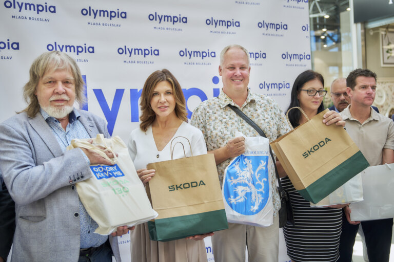 Škoda Auto a Odbory KOVO opět podpořily dobročinnou sbírku Ošatník pro školáky ze znevýhodněných rodin