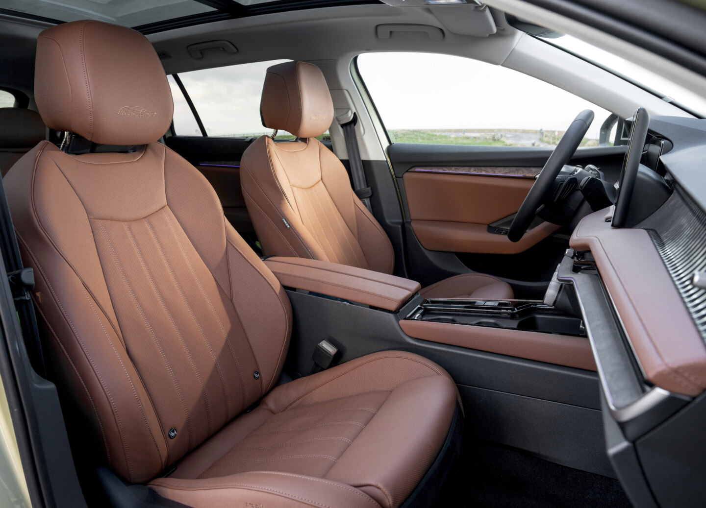 Komfort a zdravý chrbát pri každej ceste. Vozidlá značky Škoda majú ergonomické sedadlá s certifikátom AGR