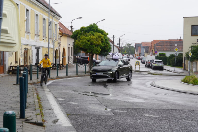 Projekt Bezpečne a bez somarín pokračuje aj tento rok. Zameriava sa na ohľaduplnosť na cestách, chodníkoch aj cyklotrasách