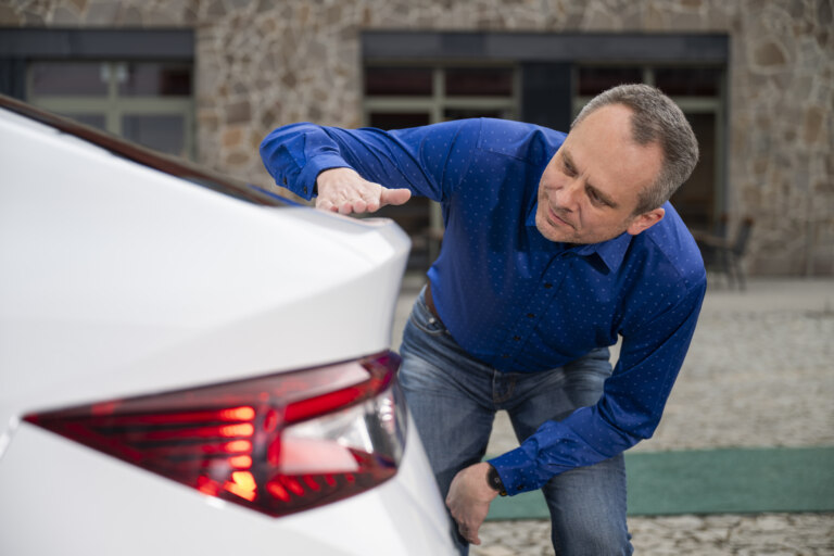 The Enyaq and Enyaq Coupé have clearly defined break lines at the rear.