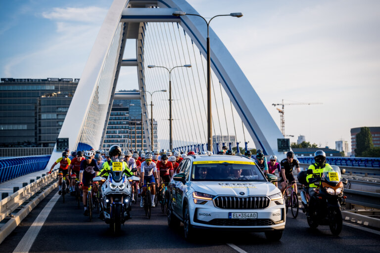 Škoda Auto Slovensko podporí už piaty ročník L’Etape Slovakia by Tour de France. Na štarte budú známe osobnosti aj flotila elektrických a elektrifikovaných modelov