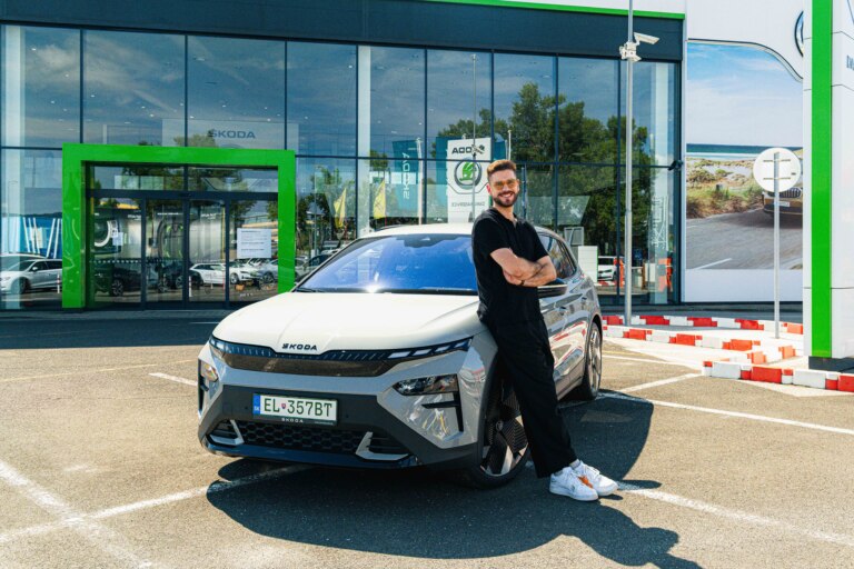Influencer Gogo sa stáva ambasádorom elektromobilu Škoda Elroq. Jazdiť bude na modeli RS