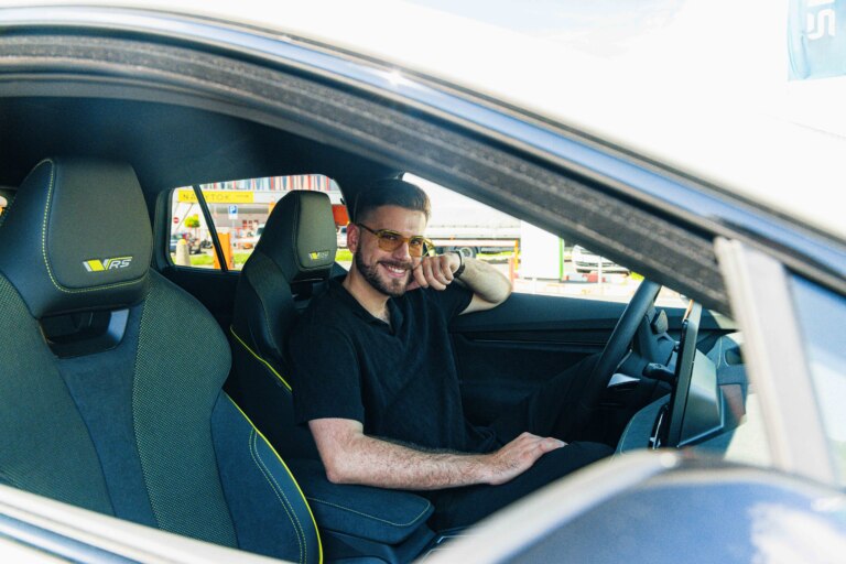Influencer Gogo sa stáva ambasádorom elektromobilu Škoda Elroq. Jazdiť bude na modeli RS