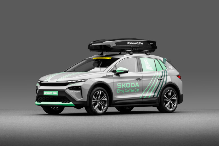 Kaviareň na elektrický pohon. Elroq a Enyaq servírujú kávu