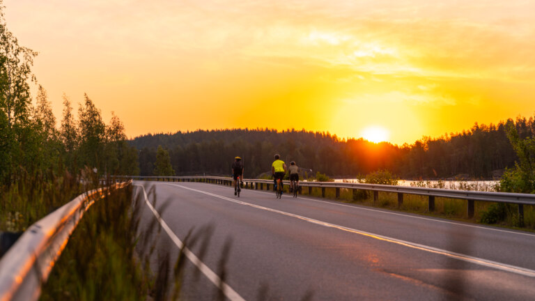 Výzva pro mistra rally: 300 km na kole bílou nocí