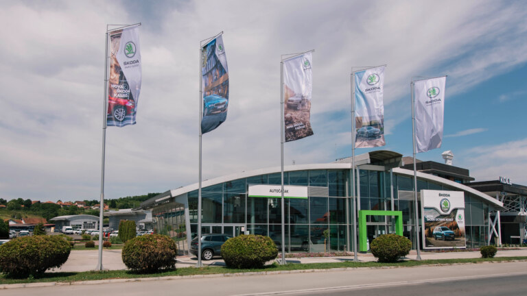 Kompanija Autočačak uputila donaciju od tri miliona dinara domaćinstvu stradalom u požaru kod Prokuplja