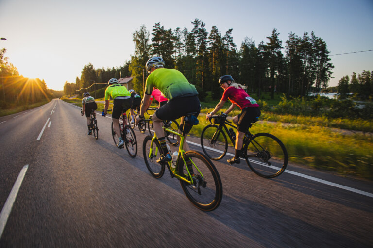 Výzva pro mistra rally: 300 km na kole bílou nocí