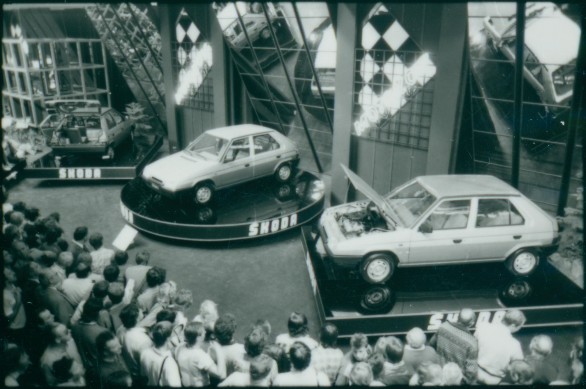 Skoda_Favorit_136L_Strojirensky_veletrh_1987_Brno_01_5dd4e801