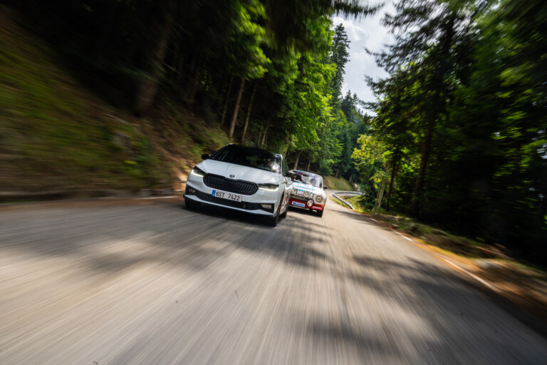 Škoda Fabia 130 s pretekárskym špeciálom Škoda 130 RS