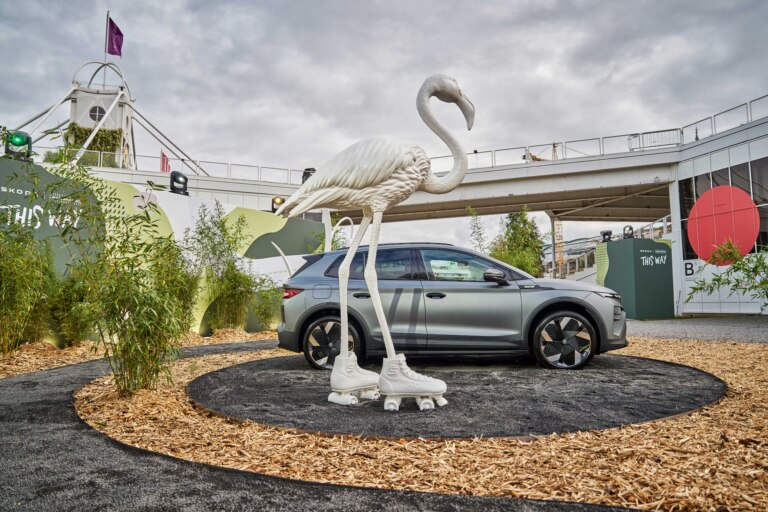 Venkovní expozice Škoda Auto s přírodními motivy