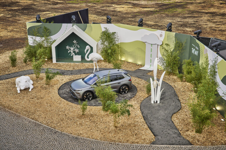 Venkovní expozice Škoda Auto s přírodními motivy