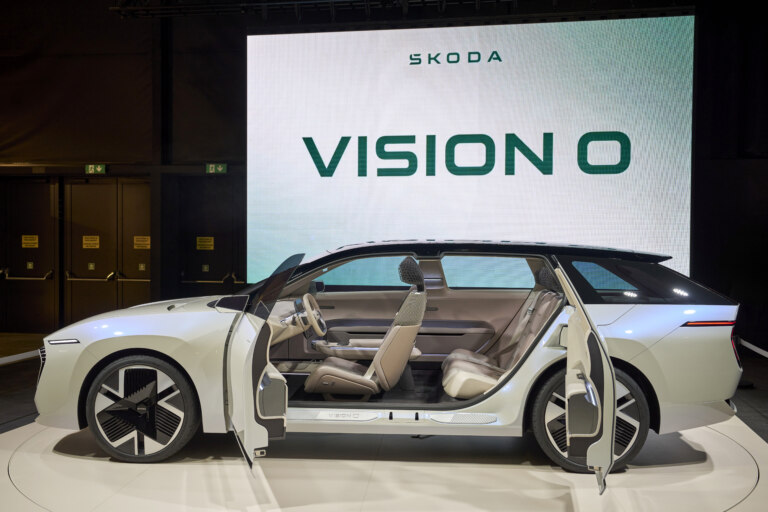 Řešení interiéru se hlásí k tradičnímu důrazu na prostornost