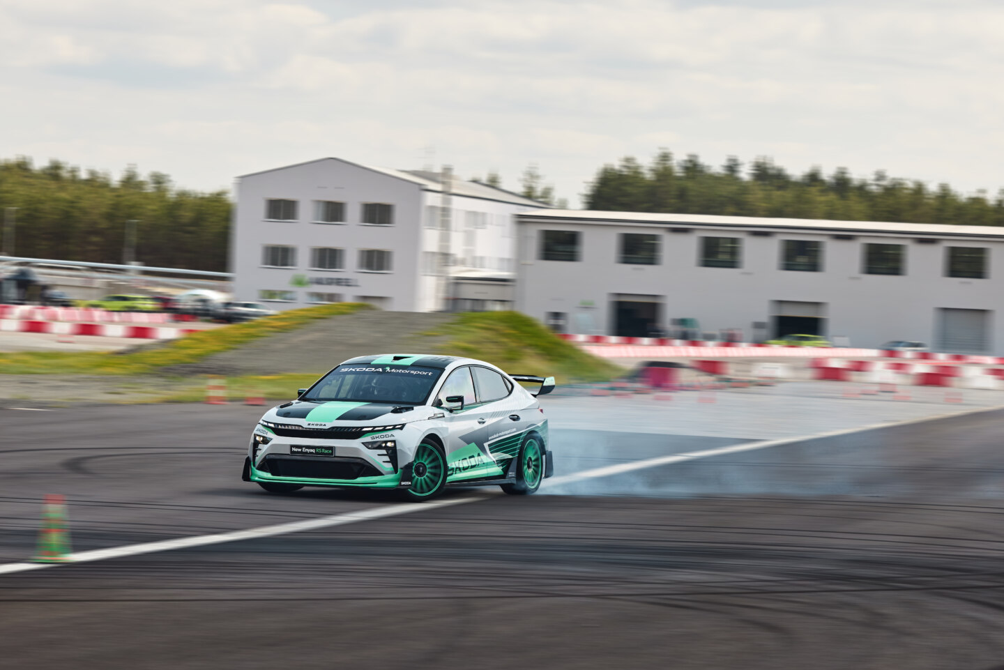 Der Enyaq RS Race in Aktion