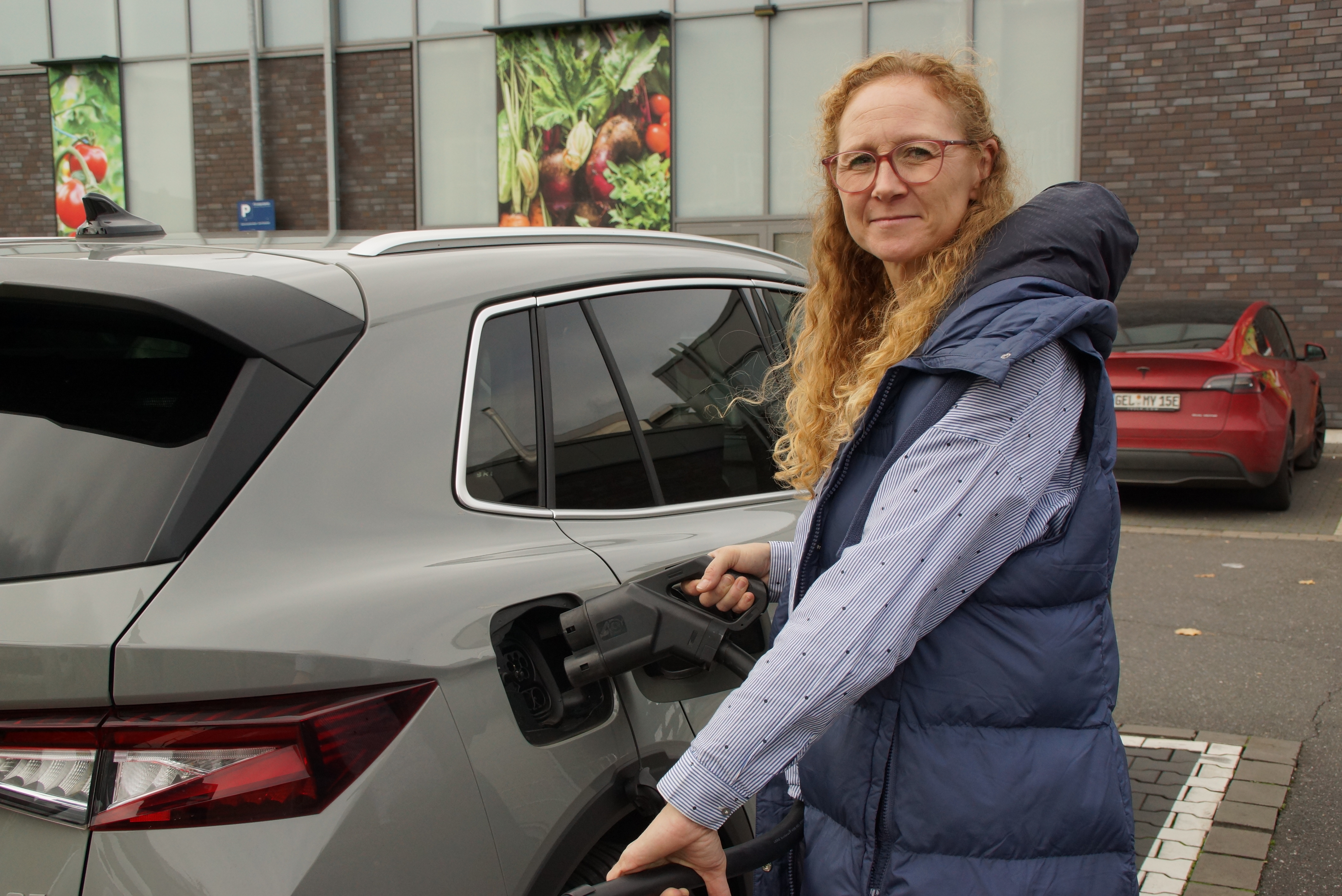 Škoda Elroq and a happy family