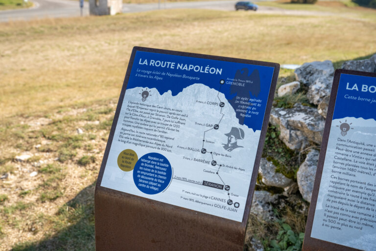 Za volantem obratné i komfortní Škody Superb si budete profil cesty jistě užívat.