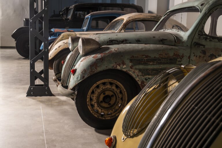Spící krása: Škoda Muzeum otevírá nový depozitář v historické hale