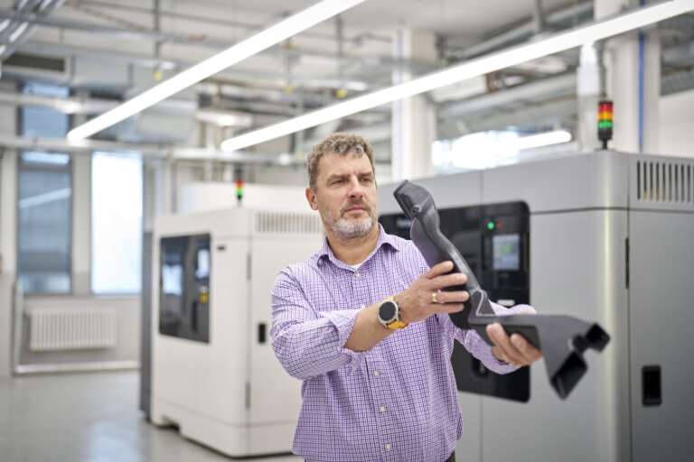 Small parts instantly, a bumper in a few days: 3D printing accelerates development